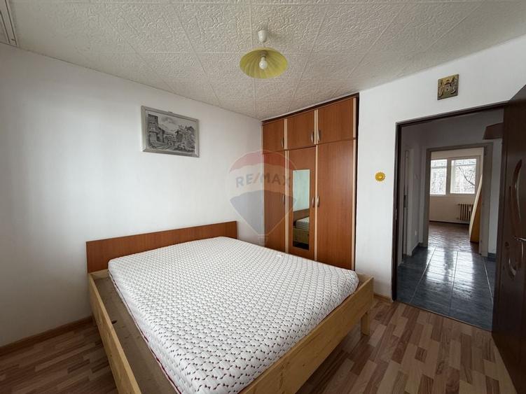 Apartament cu 3 camere de închiriat în zona Giulesti - 12