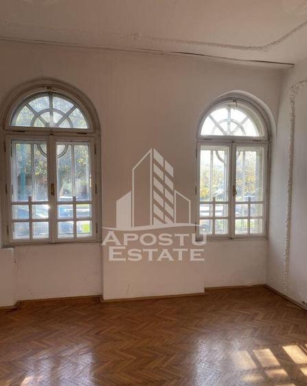 Doua case in aceea?i curte - 8