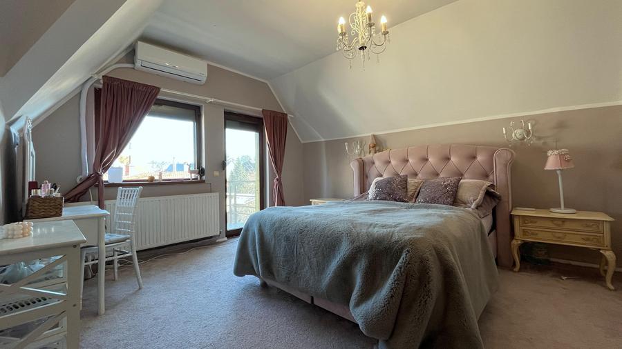 Casa deosebita P+M - zona Sanpetru - Comision 0% - 3