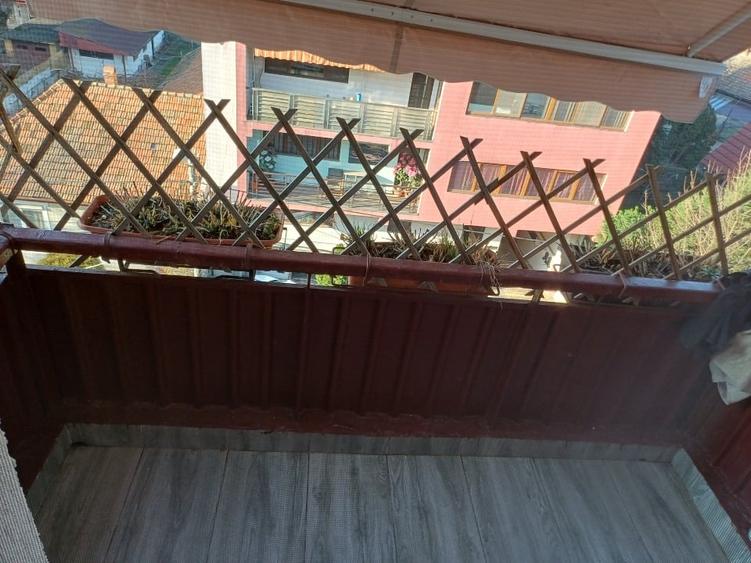 APARTAMENT 3 CAMERE DE VINZARE - 2