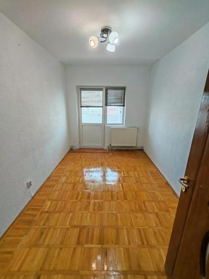 Apartament de vanzare - 4