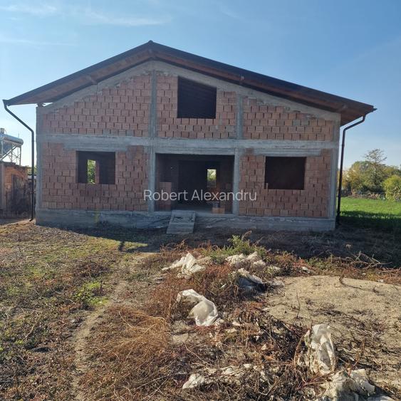 Se vinde casa la rosu, sat  Malaiesti jud. Prahova , pret 72000 euro negociabil