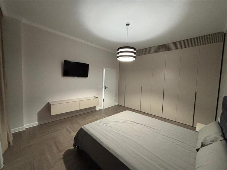 Apartament cu 3 camere semidecomandat, mobilat în Hipodrom 3