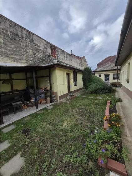 Propietate cu 2 case individuale - ingrijite - pe un teren de 800mp - zona excelenta Timisoara - 17