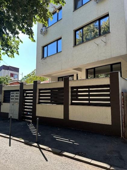 Apartament 5 Camere + Curte Proprie  , Metrou Crangasi Direct Proprietar - 1