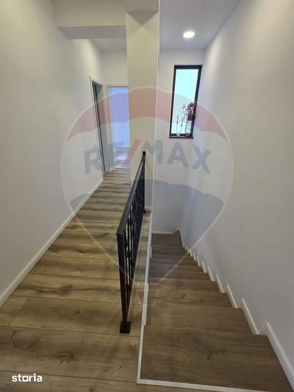 Casă cu 5 camere cu Teren 300 Mp în Ferme