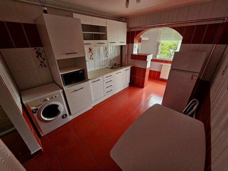 Apartament cu 3 camere decomandat în Vărsătura