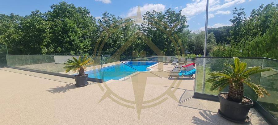 Casă cu 4 camere cu Piscina în Snagov