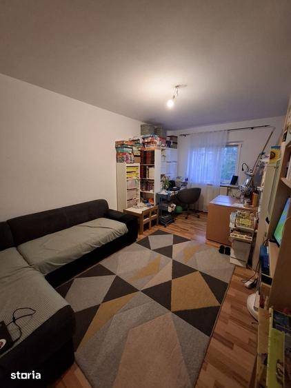 Apartament cu 3 camere decomandat, mobilat în Galata