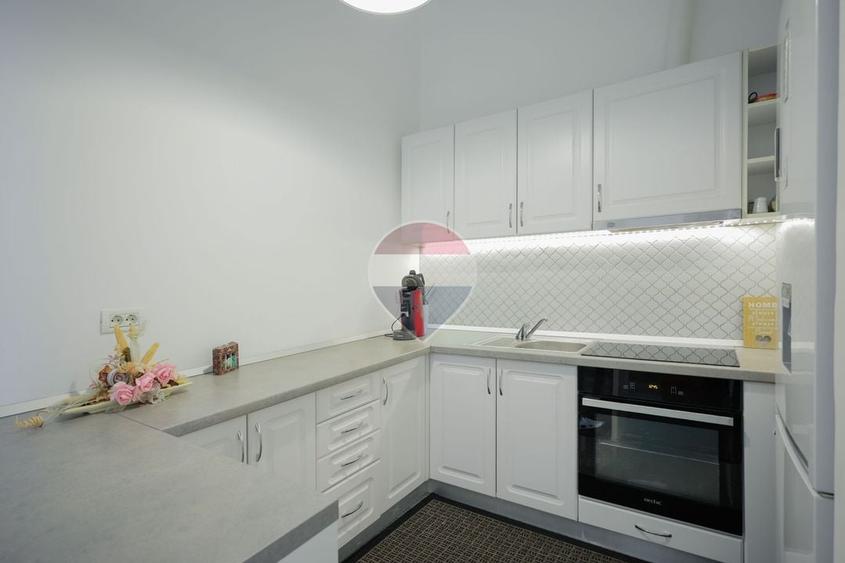Apartament cu 3 camere semidecomandat, mobilat în Ultracentral