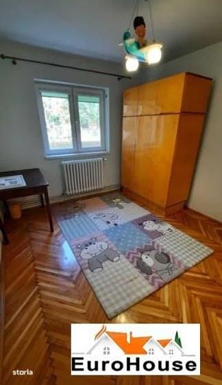 Apartament cu 3 camere decomandat în Cetate