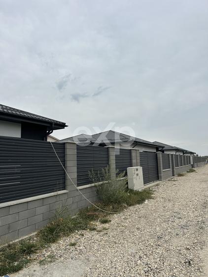 Casă individuală cu 4 camere cu Canalizare în Clinceni