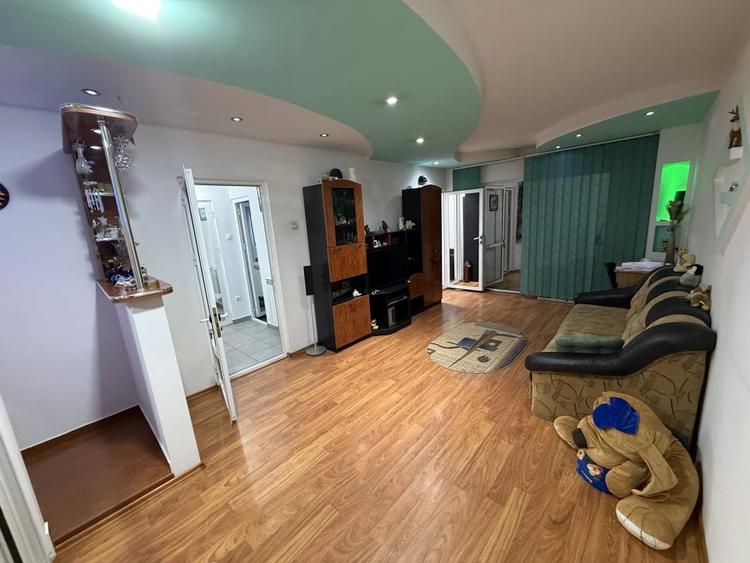 Apartament cu 2 camere decomandat, mobilat în Piața Nouă