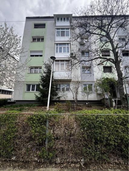 Apartament cu 2 camere decomandat în Nicolae Titulescu
