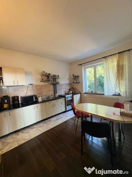Casă cu 5 camere cu Teren 1500 Mp în Central