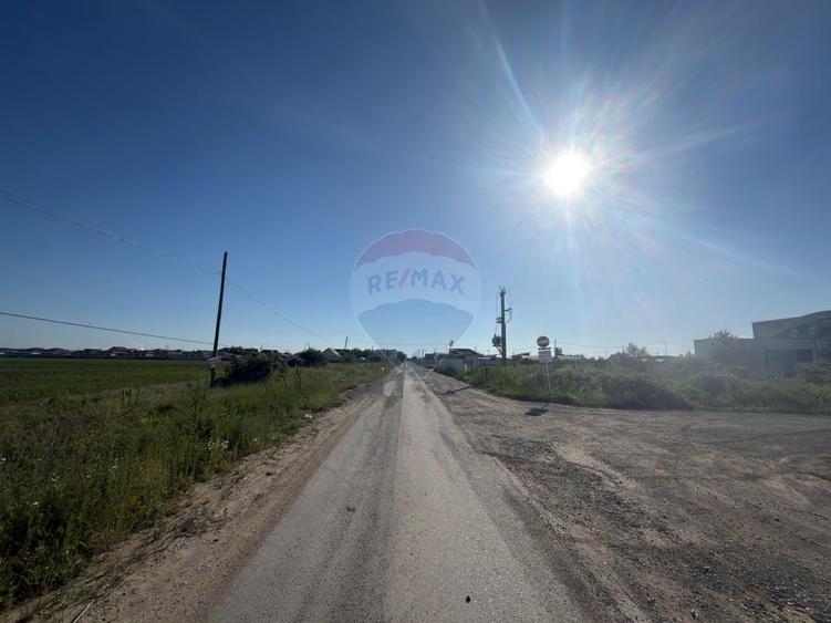 Teren agricol intravilan de 10555 mp, în Clinceni