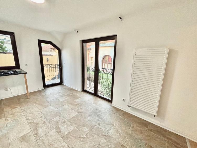 Apartament cu 3 camere semidecomandat, mobilat în Parcul Carol