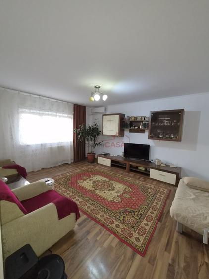 Apartament cu 3 camere decomandat în Teiul Doamnei