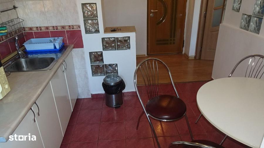 Inchiriez apartament 2 camere decomandat in Deva, I. Maniu, etaj 2, - 12
