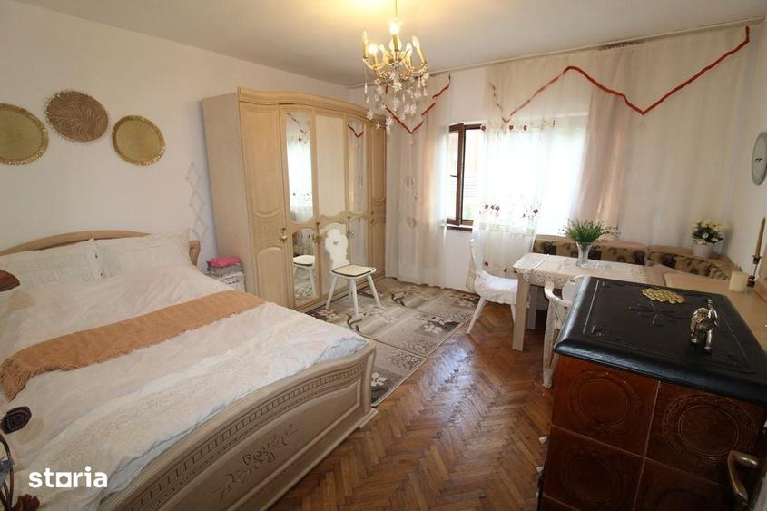 Casă cu 5 camere cu Teren 264 Mp în Teliucu Inferior