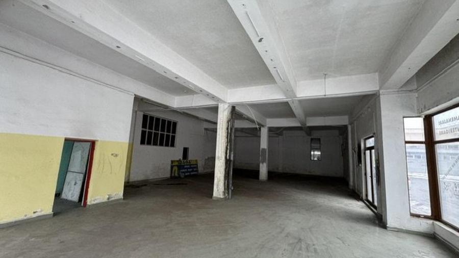 Spațiu comercial, de 200 mp, în Central