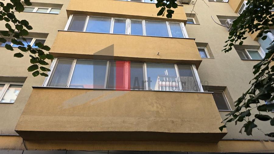 Apartament cu 4 camere decomandat în Lacul Tei