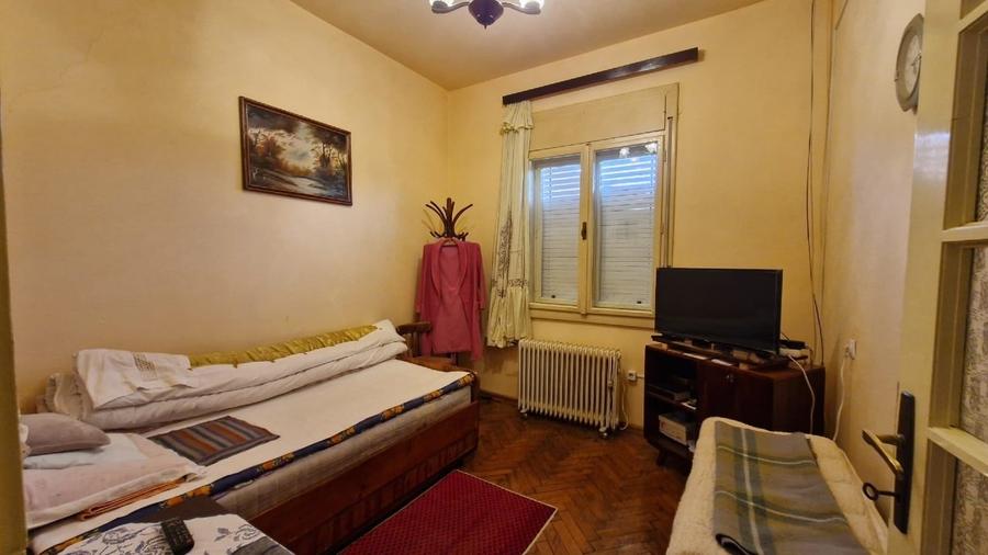 Casă individuală cu 4 camere cu Canalizare în Central