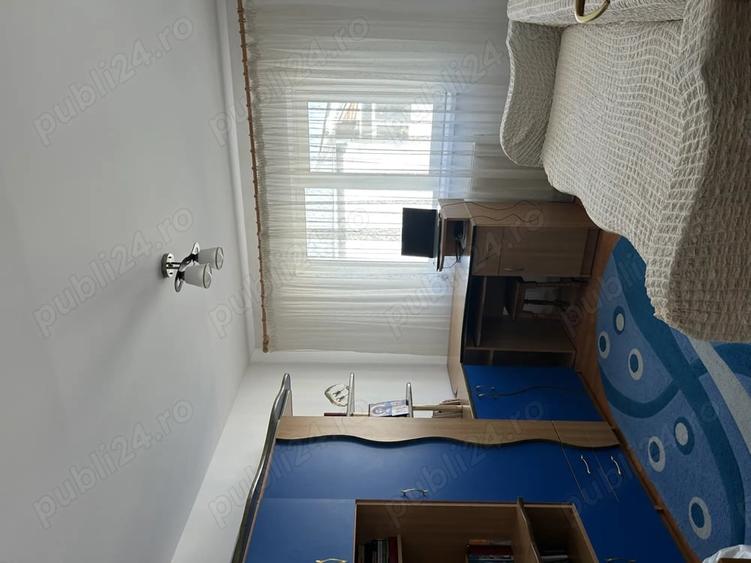 Apartament cu 4 camere decomandat în Central