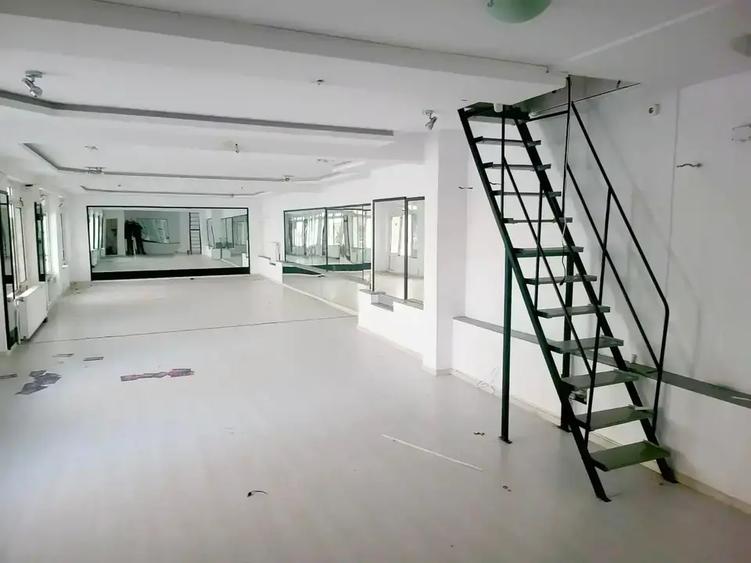 Spațiu comercial, de 500 mp, în Central