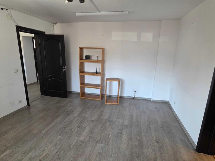 Casă cu 4 camere în Ciritei