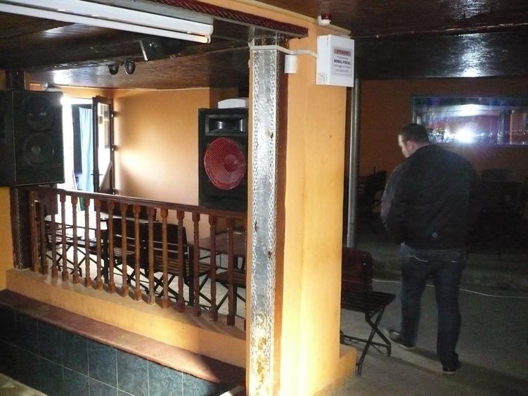 Spațiu comercial, de 120 mp, în Costești