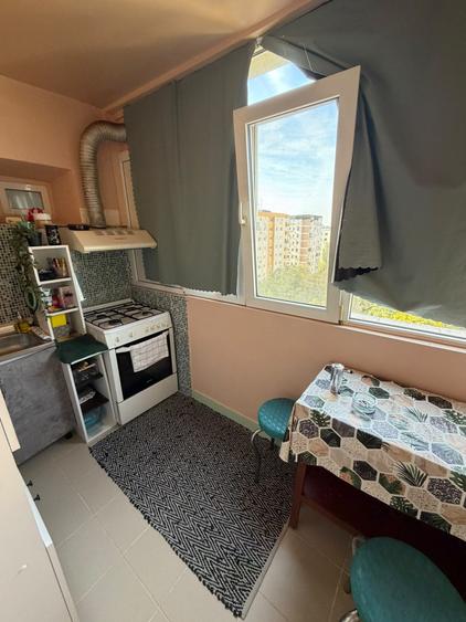 Apartament cu 3 camere decomandat în Rahova