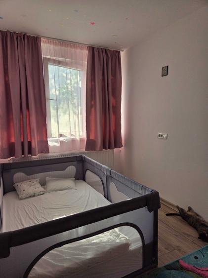 Apartament cu 3 camere semidecomandat în Titan