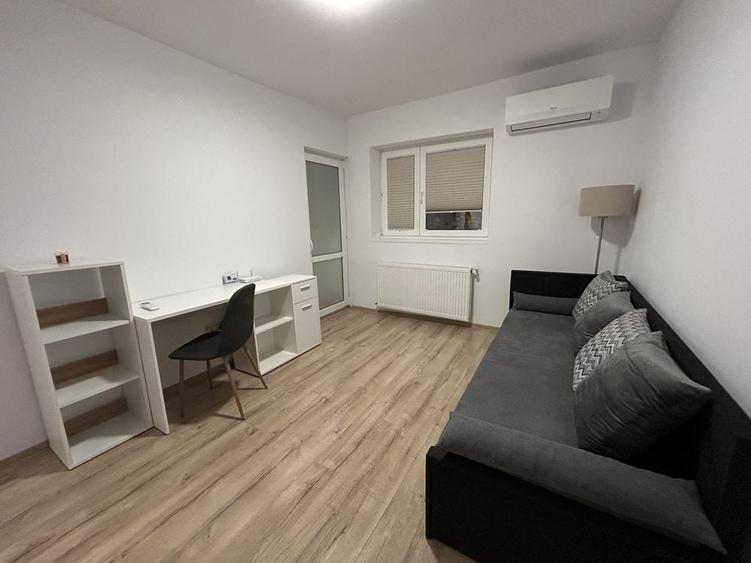 Garsonieră decomandată în Central