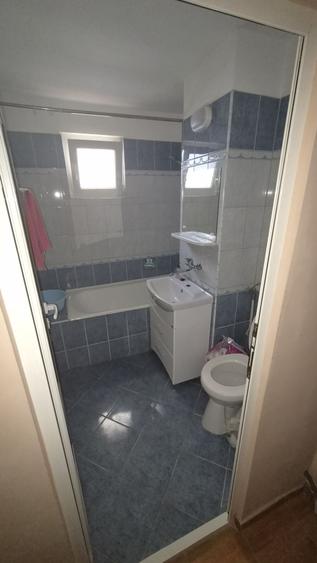 Apartament cu 3 camere decomandat în Micro 16