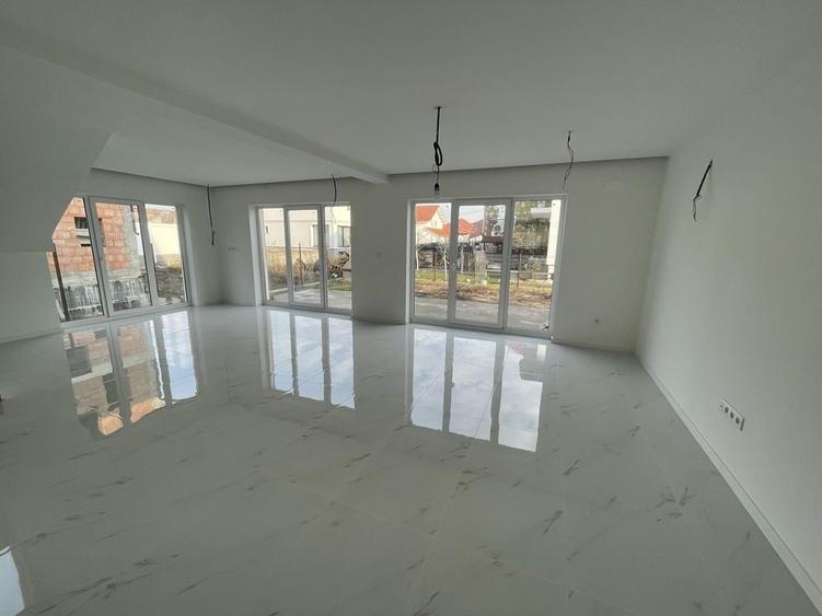 Casă cu 4 camere în Central