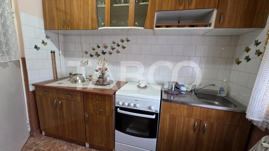 Apartament cu 2 camere semidecomandat, mobilat în Sebeș
