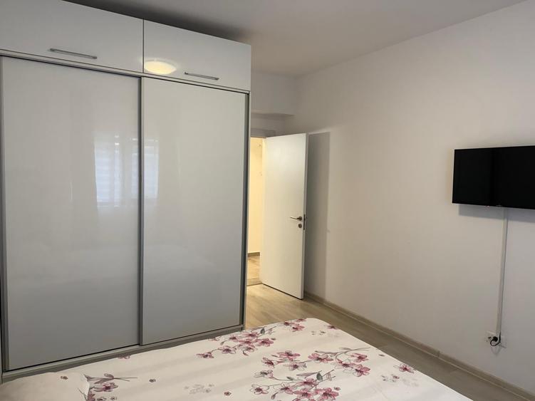 Apartament cu 2 camere decomandat în Apărătorii Patriei