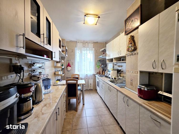 Apartament cu 4 camere semidecomandat în Militari