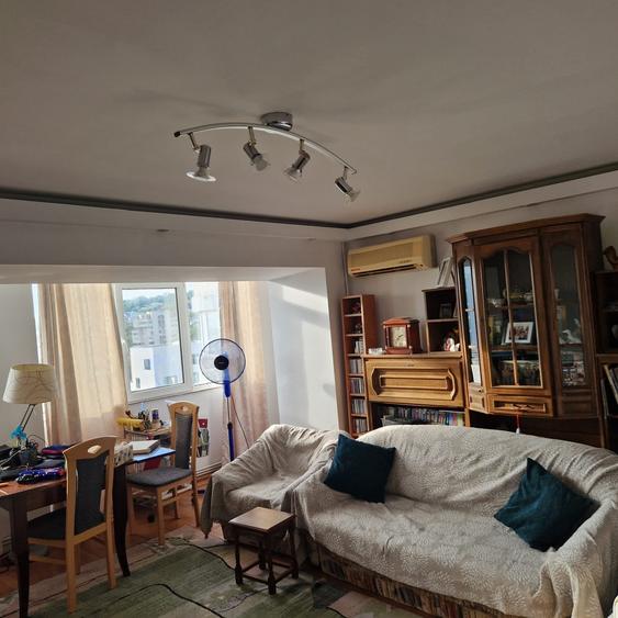 Apartament cu 4 camere decomandat în Gară