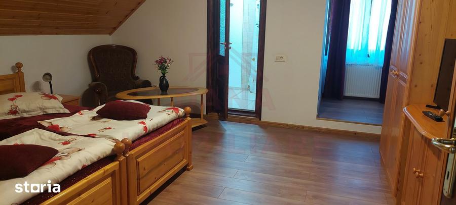 Casă cu 10 camere cu Teren 1000 Mp în Cerbăl