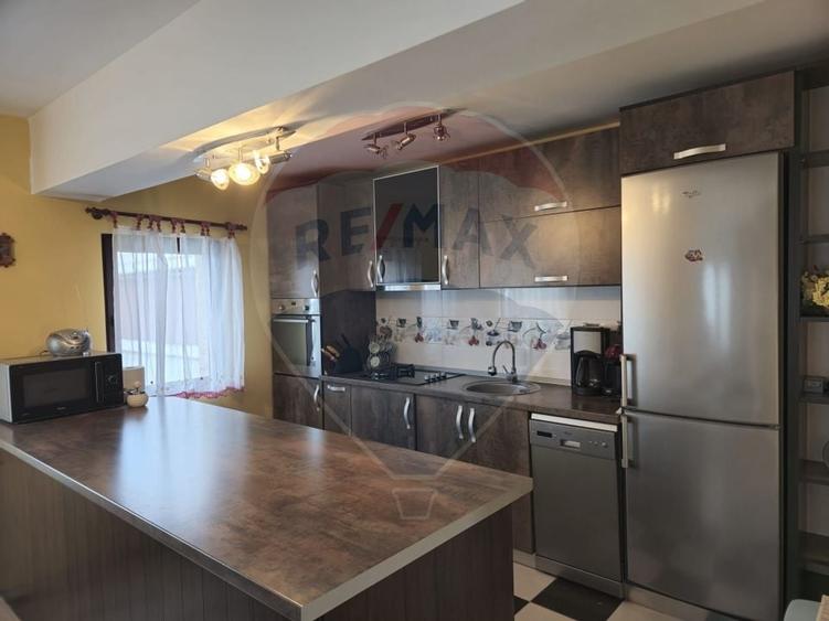 CASA SPATIOASA SI PRIMITOARE IN CENTRUL ORASULUI  AVRIG JUD,  SIBIU - 27