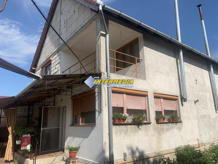 Casa de vanzare 5 camere teren aferent 1410 mp cu toate utilitatile zona Oarda - 3