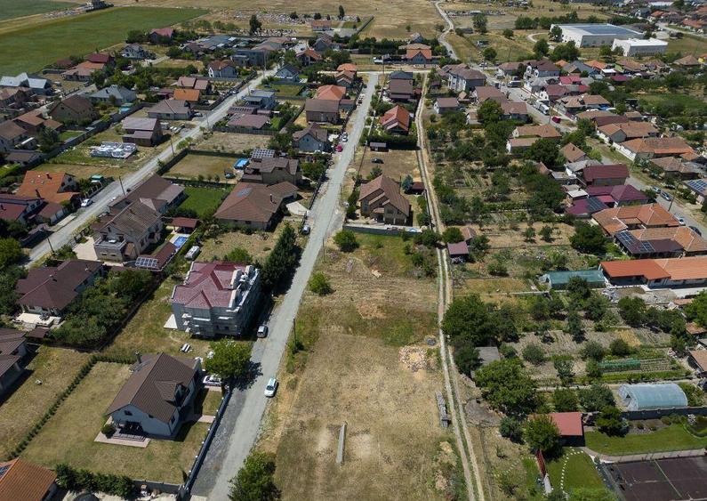 Loc de casa in Sanleani 414 mp - 8