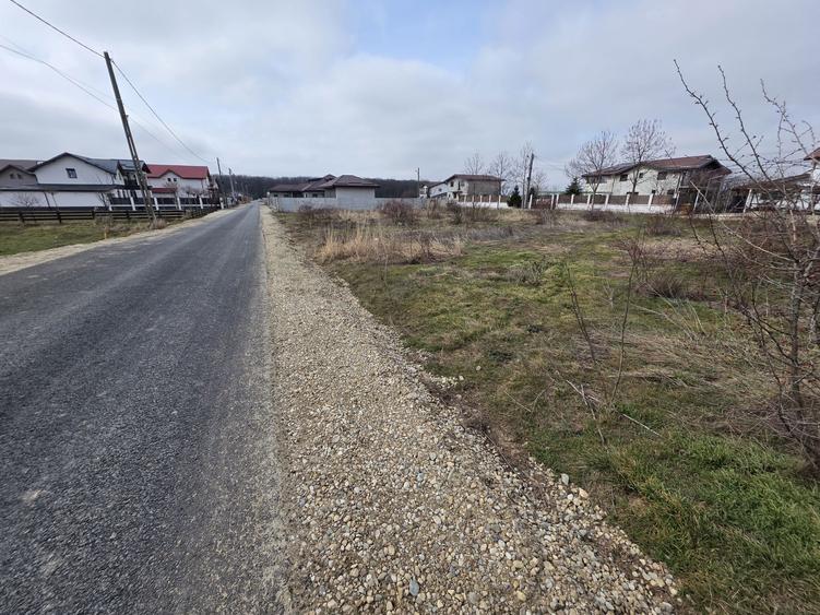 Teren intravilan 420 m2 - 1