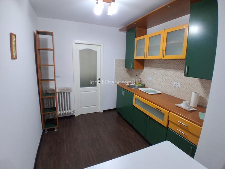 PACURARI PETRU PONI 3 CAMERE DECOMANDAT ET.1 MOBILAT BLOC 1985 COD 160170