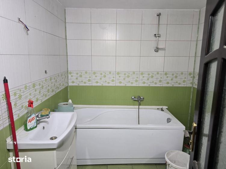 Casă cu 2 camere cu Canalizare în Central