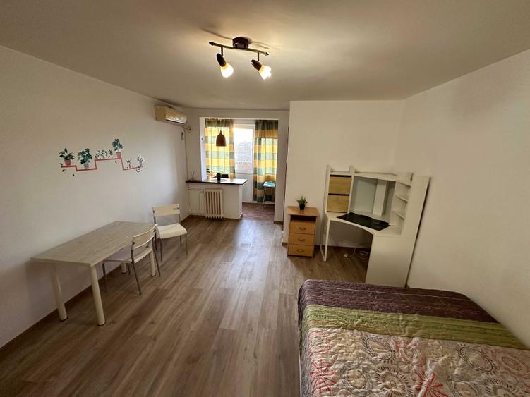 Garsonieră decomandată în Costin Georgian