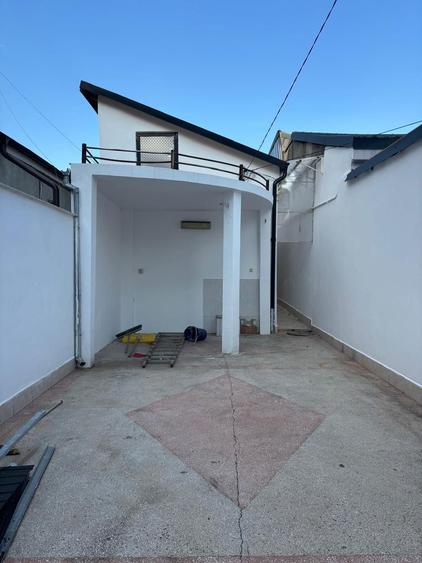 Casa de vanzare in zona centrala. - 1