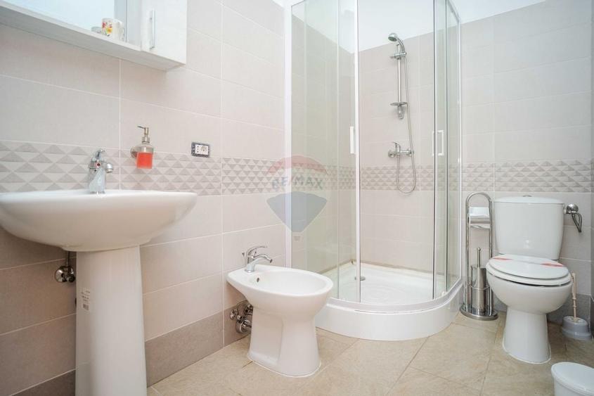 Complex cu Piscină/Cazare de Vânzare, 10.777mp Teren - DN24, Vaslui - 20